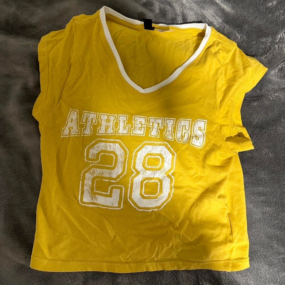 h&m yellow t-shirt
